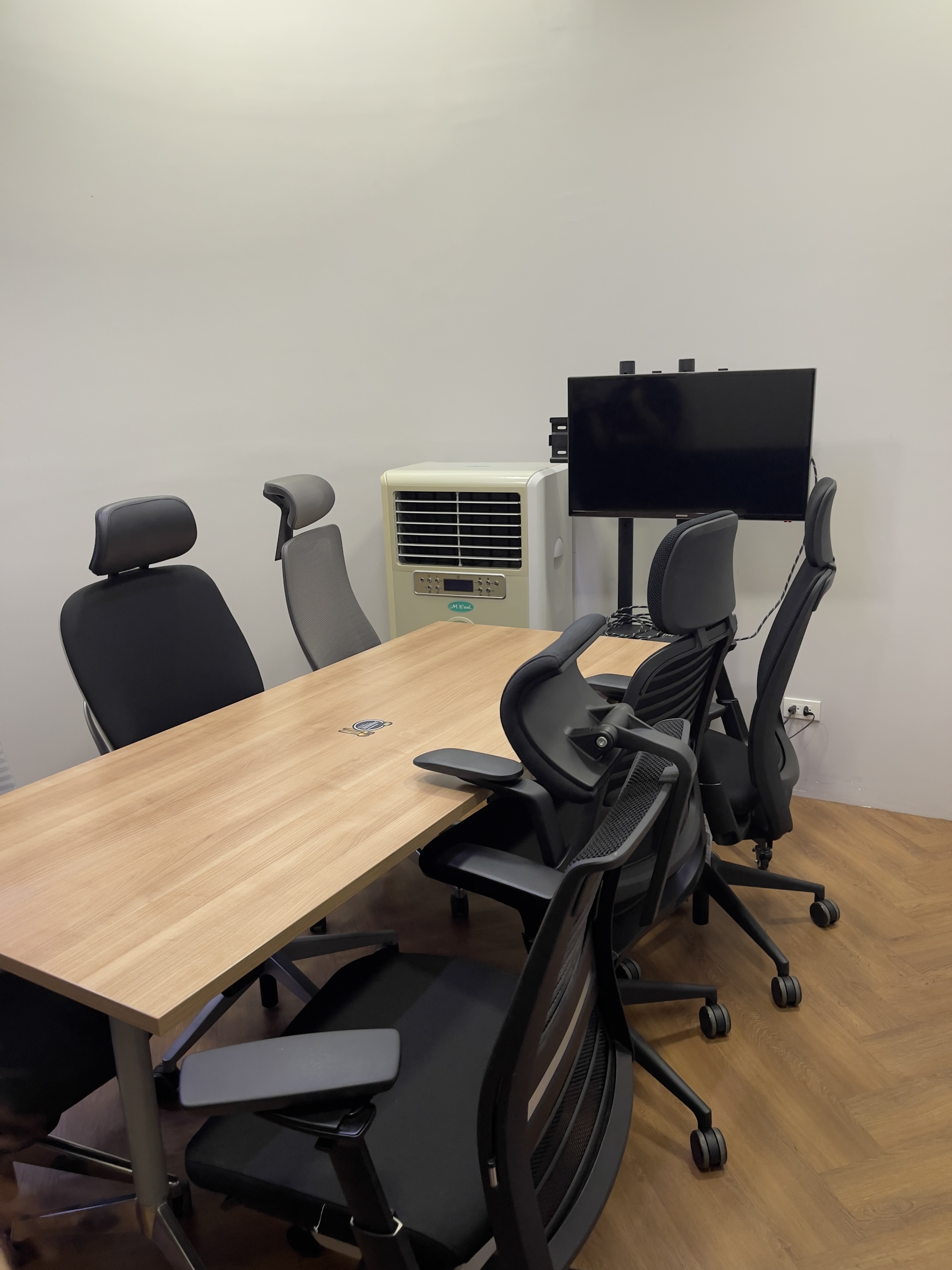 ห้องประชุมเล็ก มีเธอ คาเฟ่